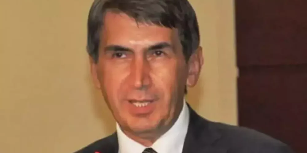 Fuat Uğur Biyografisi: Kimdir, Aslen Nereli, Evli Mi, Kaç Yaşında, Ne Mezunu, Nerelerde Çalıştı?