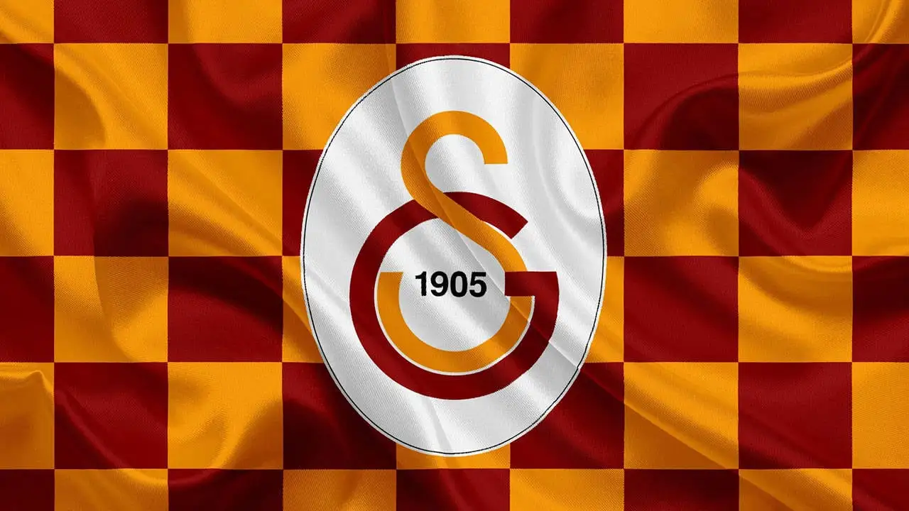 Galatasaray, 2025 transfer dönemine yönelik yaptığı hamlelerle dikkat çekmeye devam