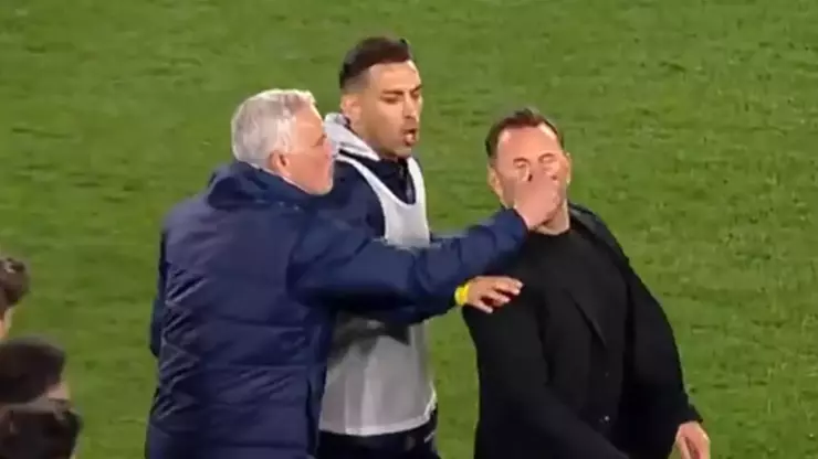GS - FB Derbi Sonunda İnanılmaz Olay! Mourinho’dan Okan Buruk’a Derbi Sonrası Ne Yaptı? Neden Burnunu Sıktı?