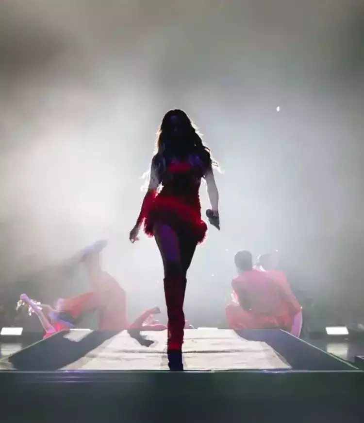 Hadise’nin Gözyaşlarına Boğulduğu An! Kırmızı Elbisesiyle Sahneyi Alev Alev Yaktı, Sürprizle Yıkıldı Hadise’nin Gözyaşlarına Boğulduğu An! Kırmızı Elbisesiyle Sahneyi Alev Alev Yaktı, Sürprizle Yıkıldı