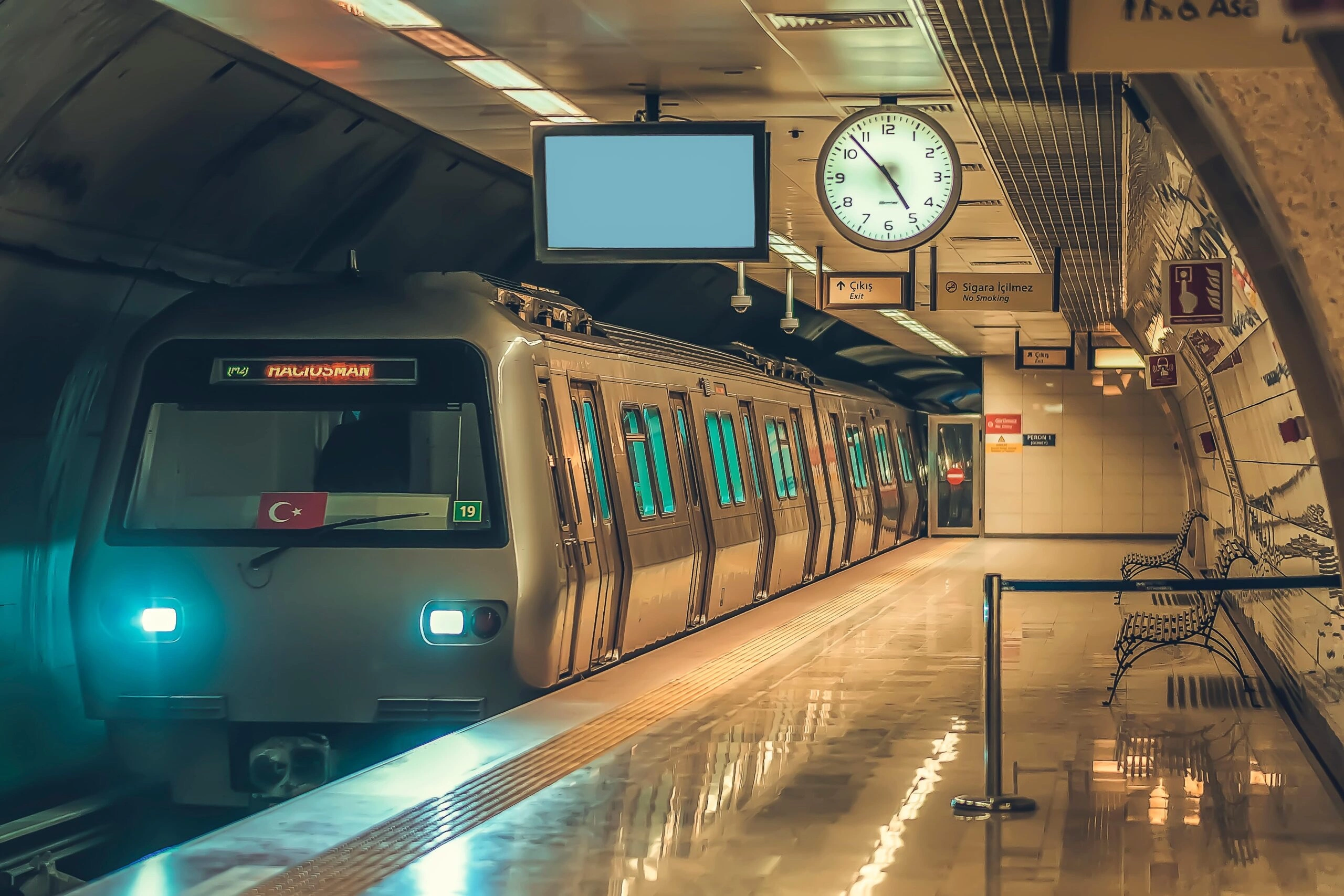 Yenikapı-Hacıosman metro hattının Taksim ve Şişhane istasyonları ile Taksim-Kabataş füniküler
