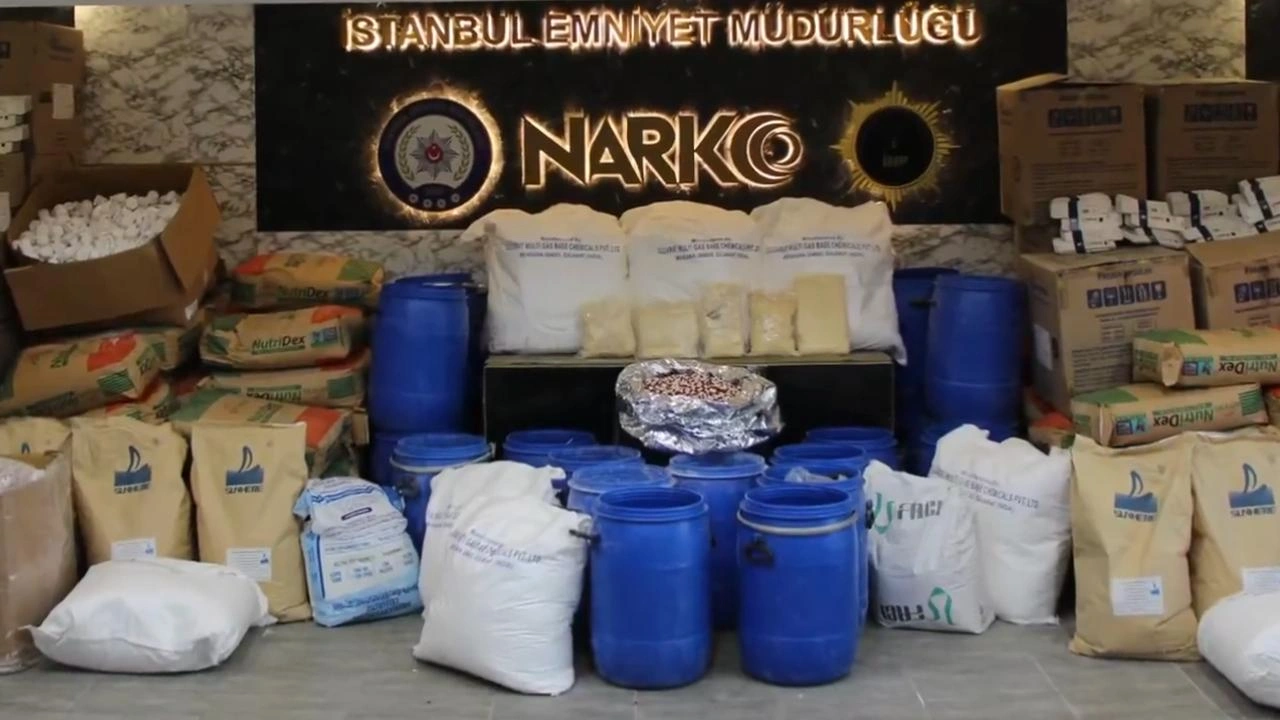 İçişleri Bakanı Ali Yerlikaya, İstanbul’da 2 ayrı uyuşturucu imalathanesine ve