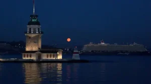 İstanbul’da sabaha karşı gökyüzünü süsleyen ve baharın gelişiyle özdeşleşen Pembe