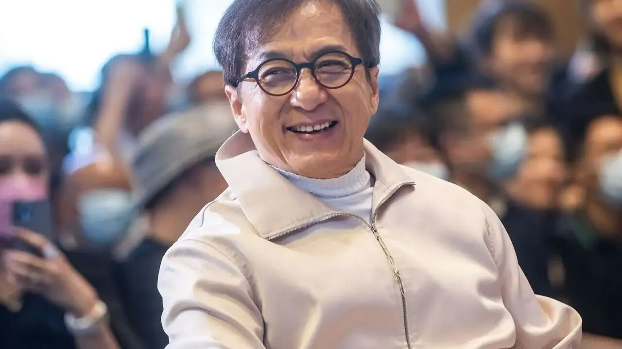 Dünyaca ünlü aktör Jackie Chan hakkında çıkan “öldü” iddiaları sosyal