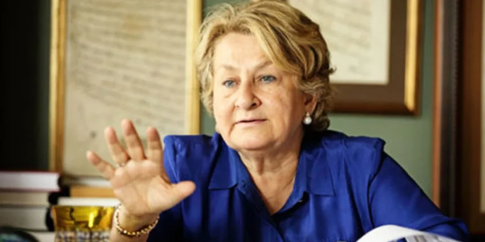 Kezban Hatemi'den Toplumsal Uyarı: "Nişantaşı'nda Gençler İç Çamaşırıyla Dolaşıyor"