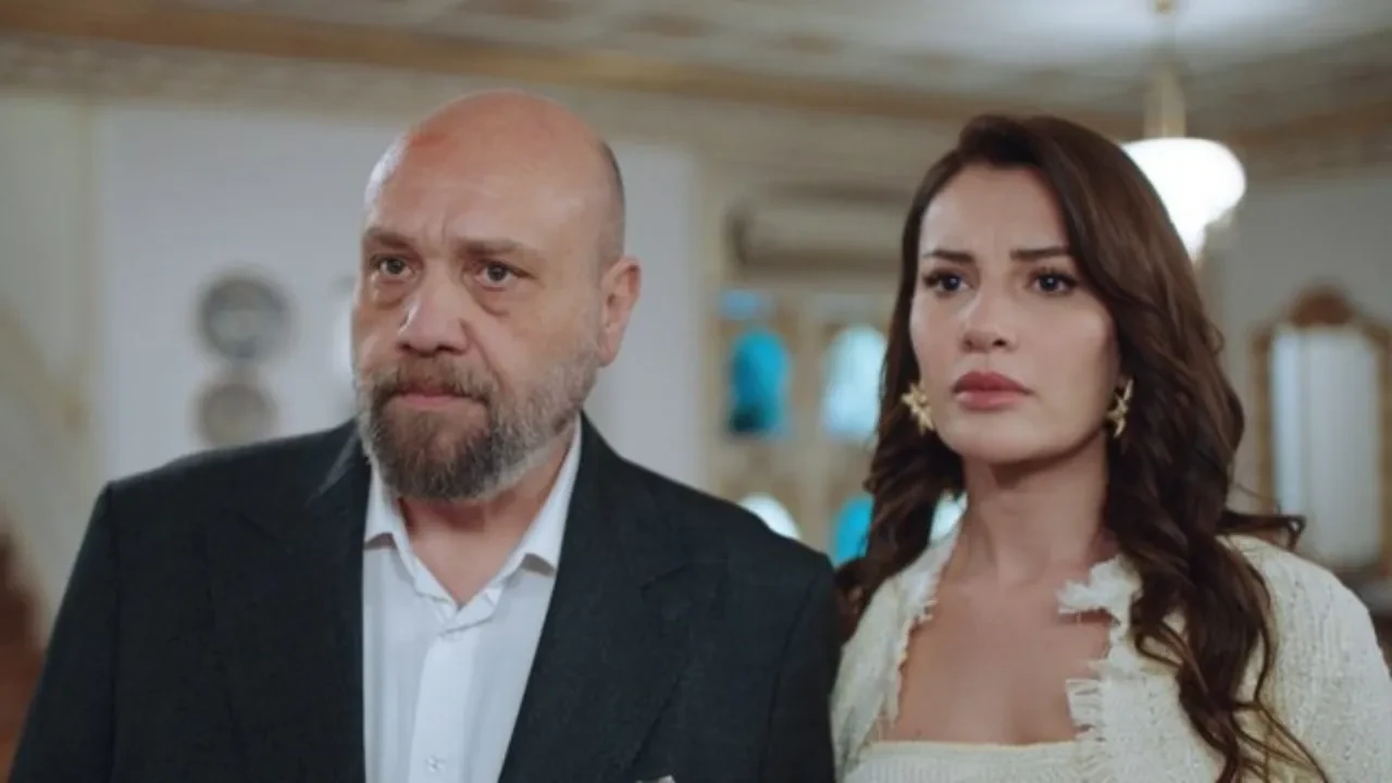 Kızılcık Şerbeti 99. Bölüm (Yeni Bölüm) Fragmanı: “Burası Benim Evim, Beğenmeyen Varsa Kapı Orada!”