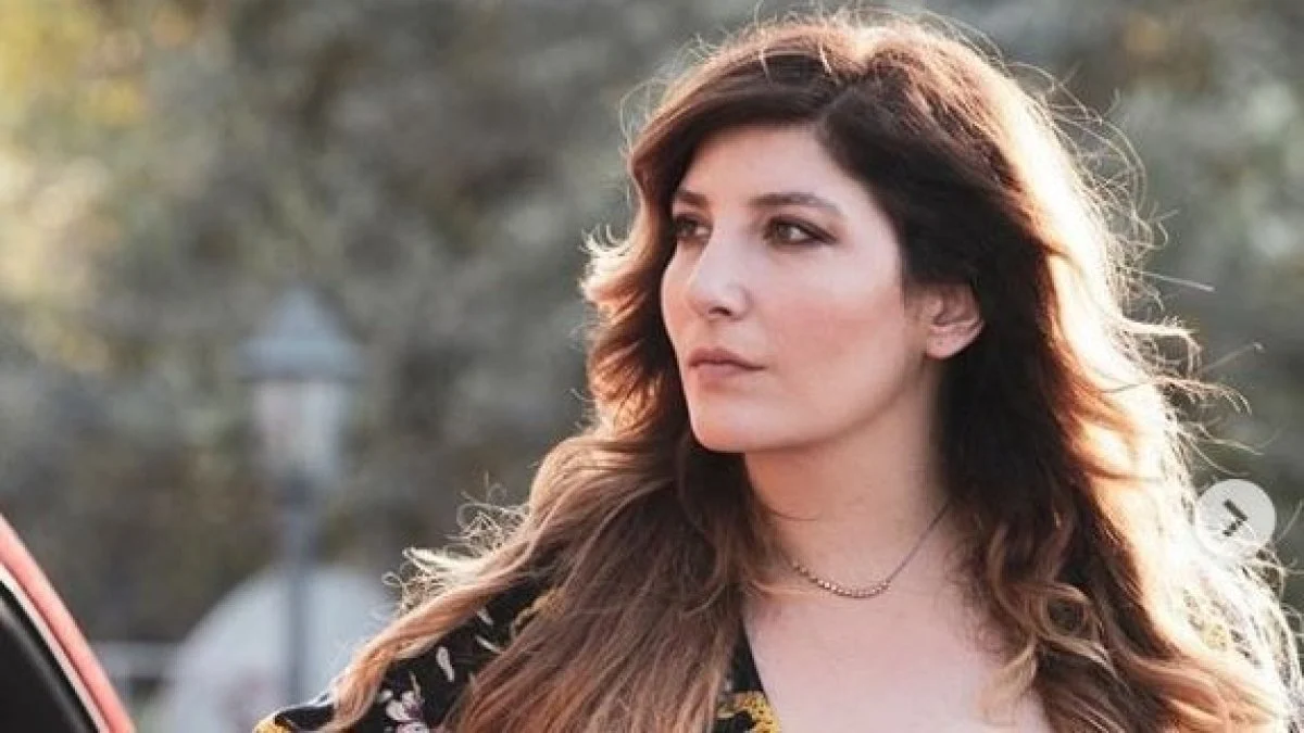 Kızılcık Şerbetinin Meri'si Şebnem Bozoklu Diziden Ayrılıyor Mu, Neden? Kızılcık Şerbetinin Meri'si Şebnem Bozoklu Diziden Ayrılıyor Mu, Neden?