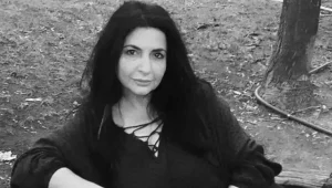 Tiyatro ve televizyon dünyasının sevilen ismi Leyla Okay kimdir? Hayatı,