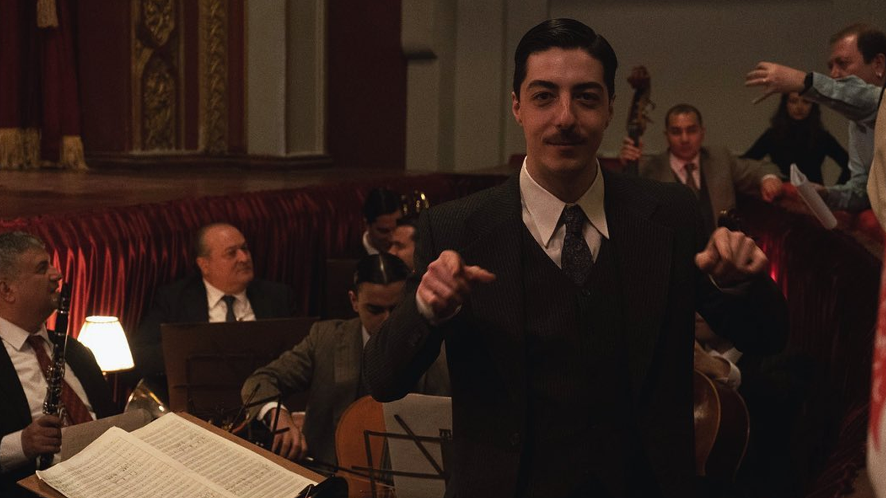 Mekin Sezer kimdir? Muhabir dizisi yıldız oyuncusu Mekin Sezer kaç yaşında, nereli, evli mi, sevgilisi kim, hangi dizilerde oynadı, annesi ve babası kim? Mekin Sezer kimdir