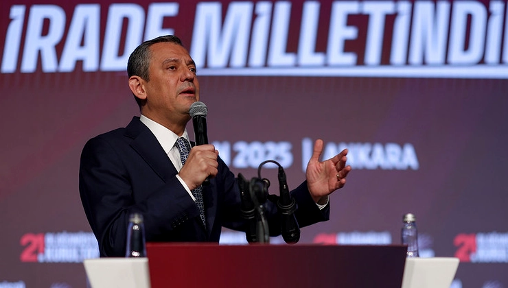Özgür Özel yeniden CHP Genel Başkanı seçildi