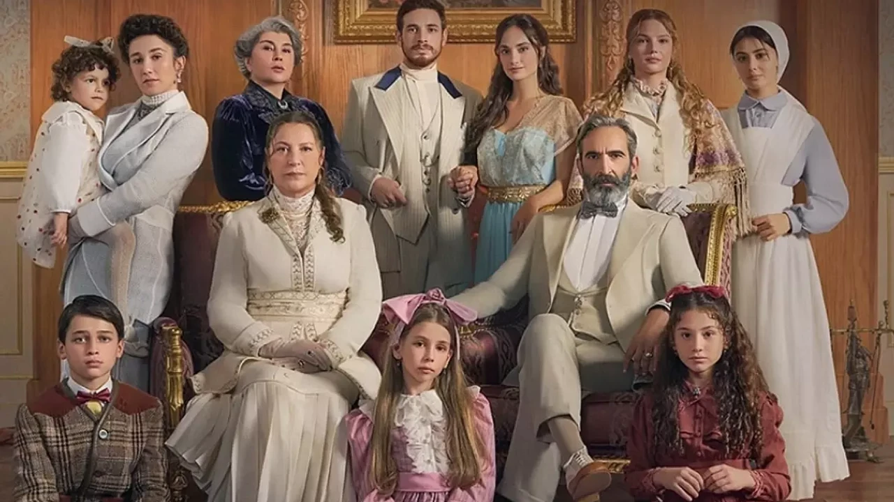 Şakir Paşa Ailesi'nin Setinde Yine Yangın Çıktı, Yapım Amiri Vefat Etti Şakir Paşa Ailesi'nin Setinde Yine Yangın Çıktı, Yapım Amiri Vefat Etti