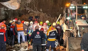 Samsun-Ordu kara yolunda bir alışveriş merkezinin yanında bulunan oto yıkama