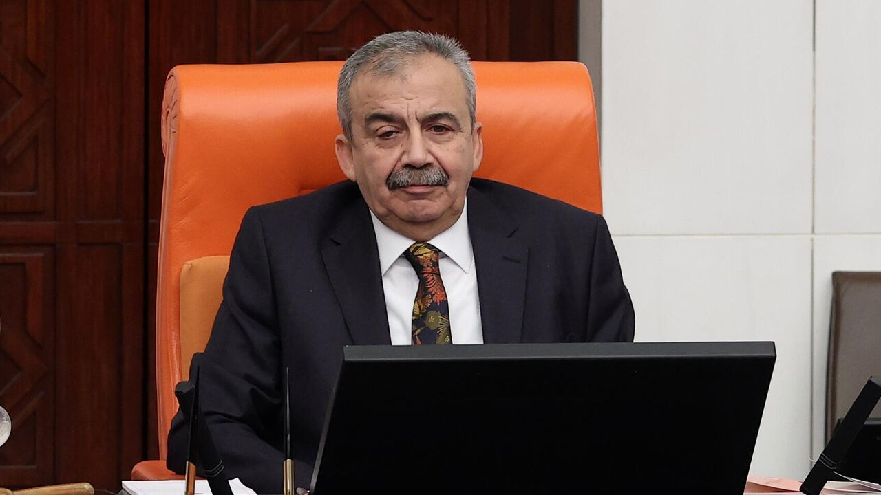Sırrı Süreyya Önder kimdir