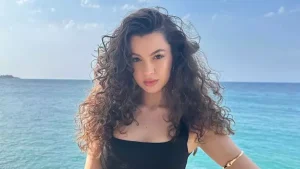 “Bir Gece Masalı” dizisinde Canfeza karakteriyle dikkat çeken Su Burcu