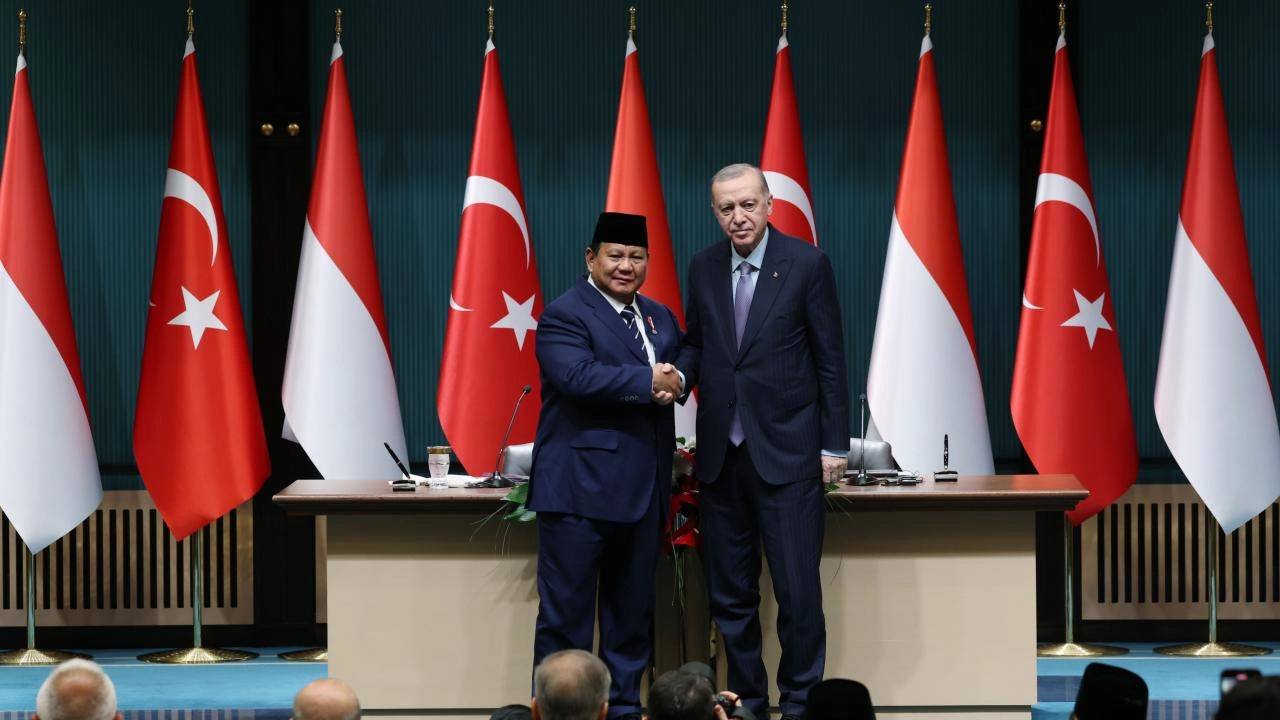 Cumhurbaşkanlığı Külliyesi’nde baş başa ve heyetler arası görüşmelerin ardından iki