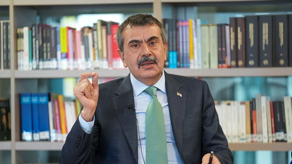 Milli Eğitim Bakanı Yusuf Tekin, proje okullarına atamalar hakkında açıklamalarda