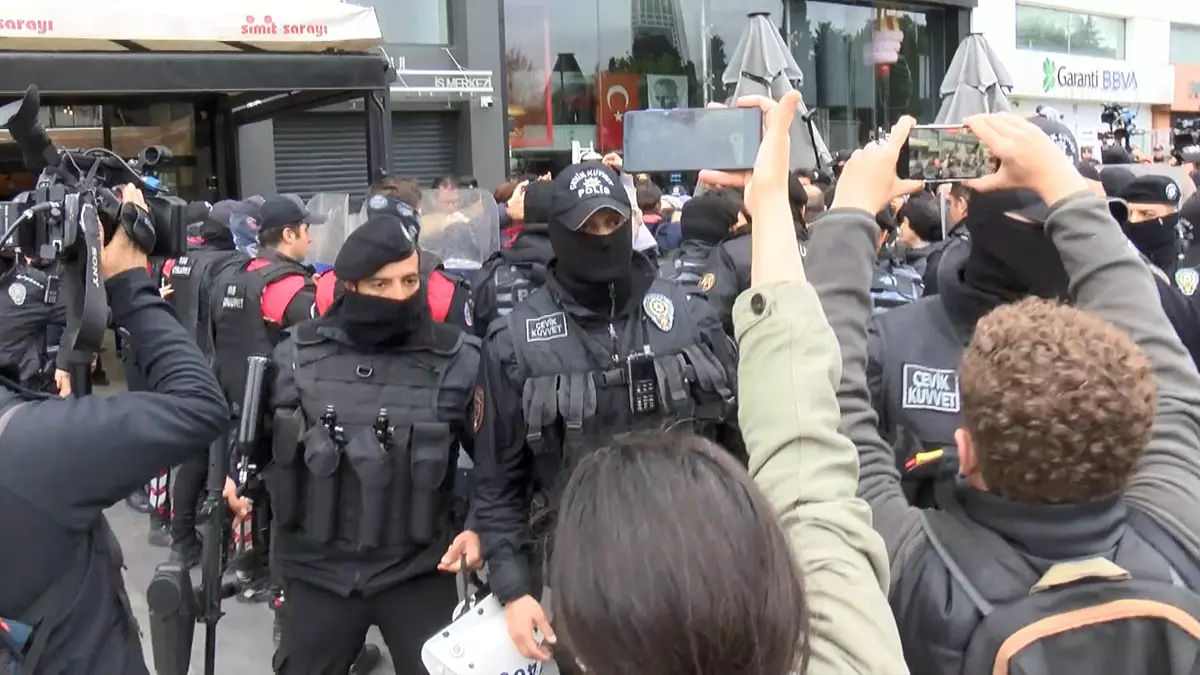 İstanbul’da 1 Mayıs etkinlikleri kapsamında bazı noktalarda polis ile izinsiz