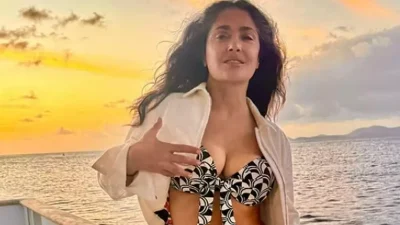 Salma Hayek, 58 yaşında Sports Illustrated kapak kızı oldu. Bikinili