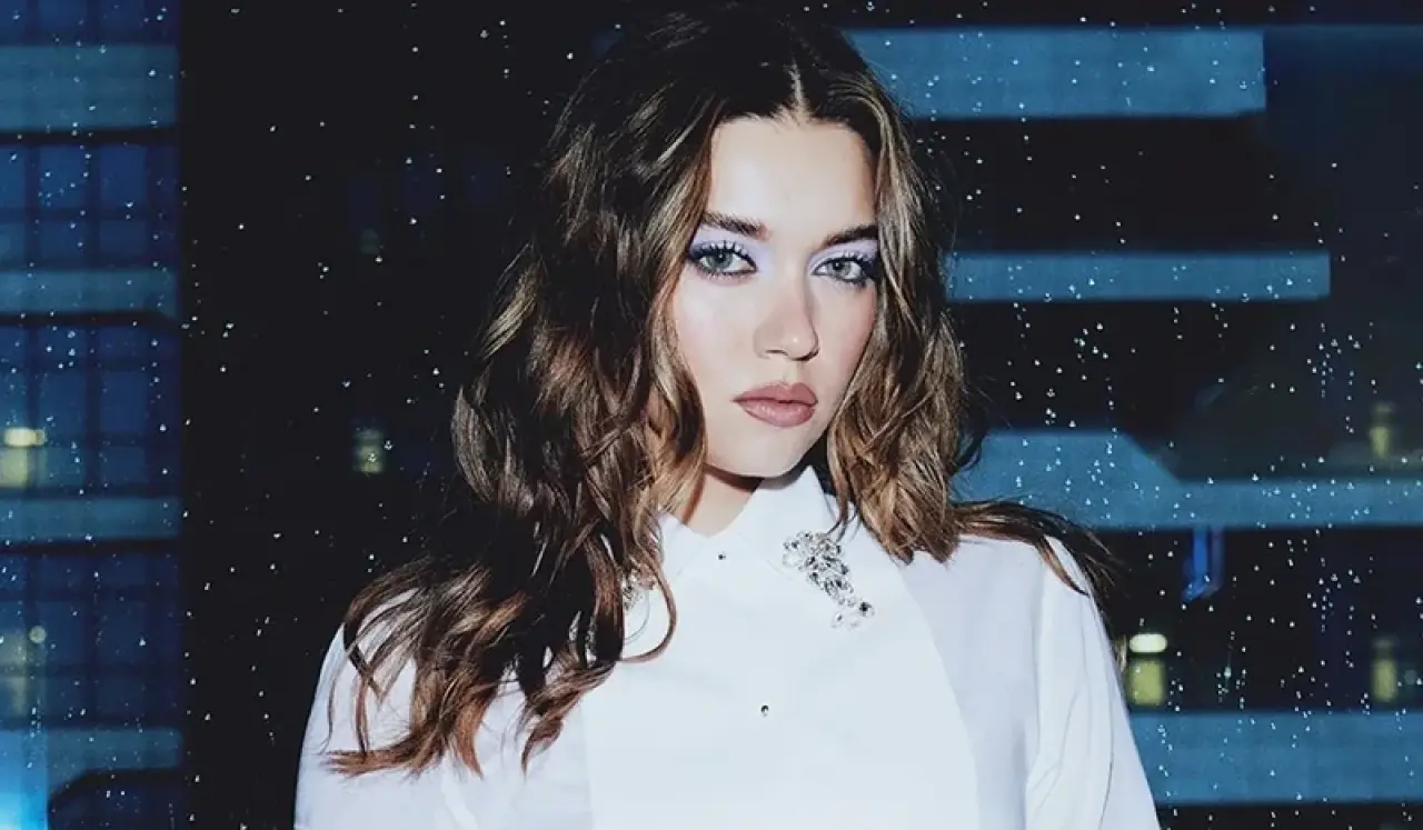 Afra Saraçoğlu kimdir? Kaç yaşında, aslen nereli? Boyu, kilosu, oyunculuğa