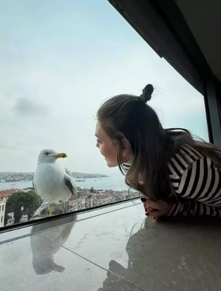 Aslı Enver 41. Yaşını Martı Sürpriziyle Kutladı! “Bu Sene Kendim İçin Değil, Hepimiz İçin Diledim”
