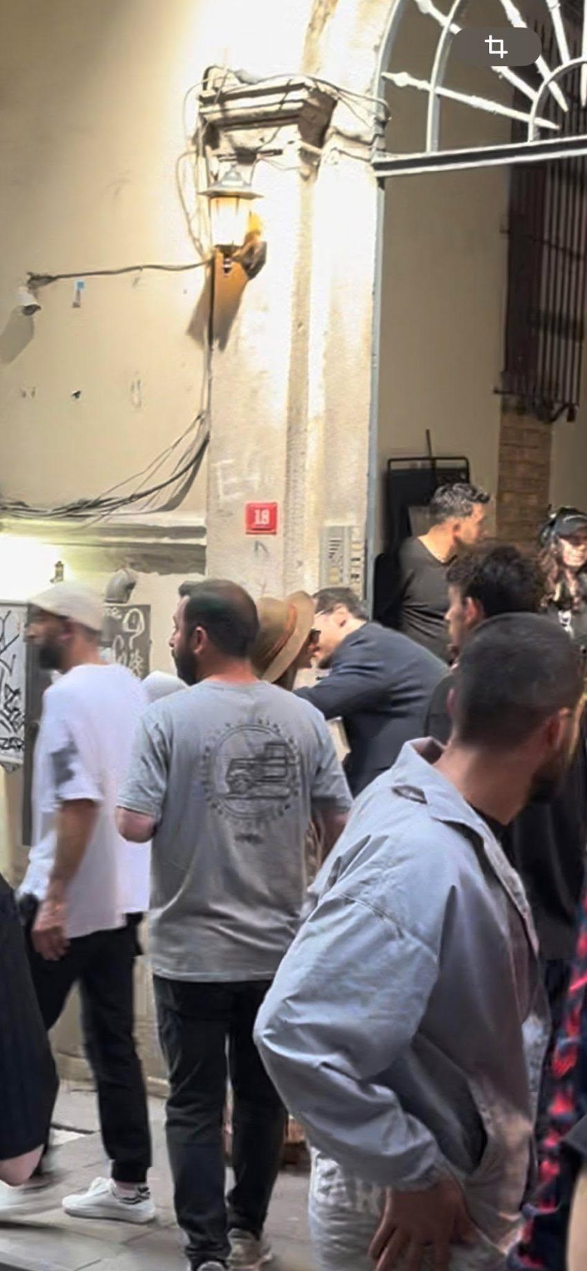 Aslıhan Malbora ve Çağatay Ulusoy’un Aşkı Sette Belgelendi! “Eşref Rüya”dan Sürpriz Kareler