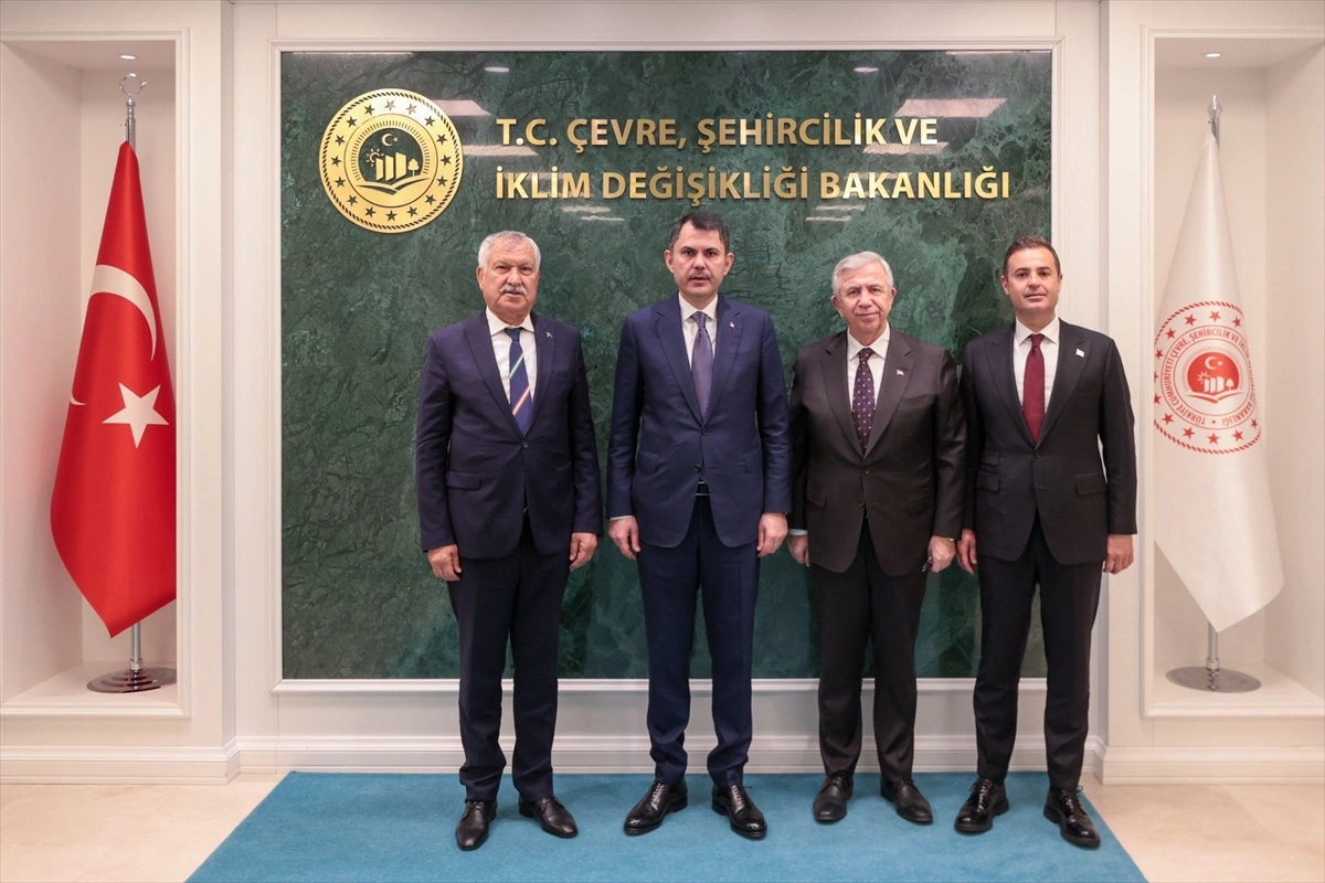 Çevre, Şehircilik ve İklim Değişikliği Bakanı Murat Kurum , belediye