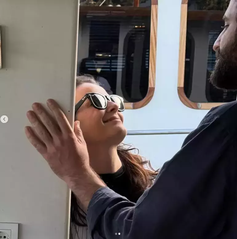 Büşra Develi’den Kalpli Aşk İtirafı! Gizemli Sevgilisi Ralph Sason Ortaya Çıktı