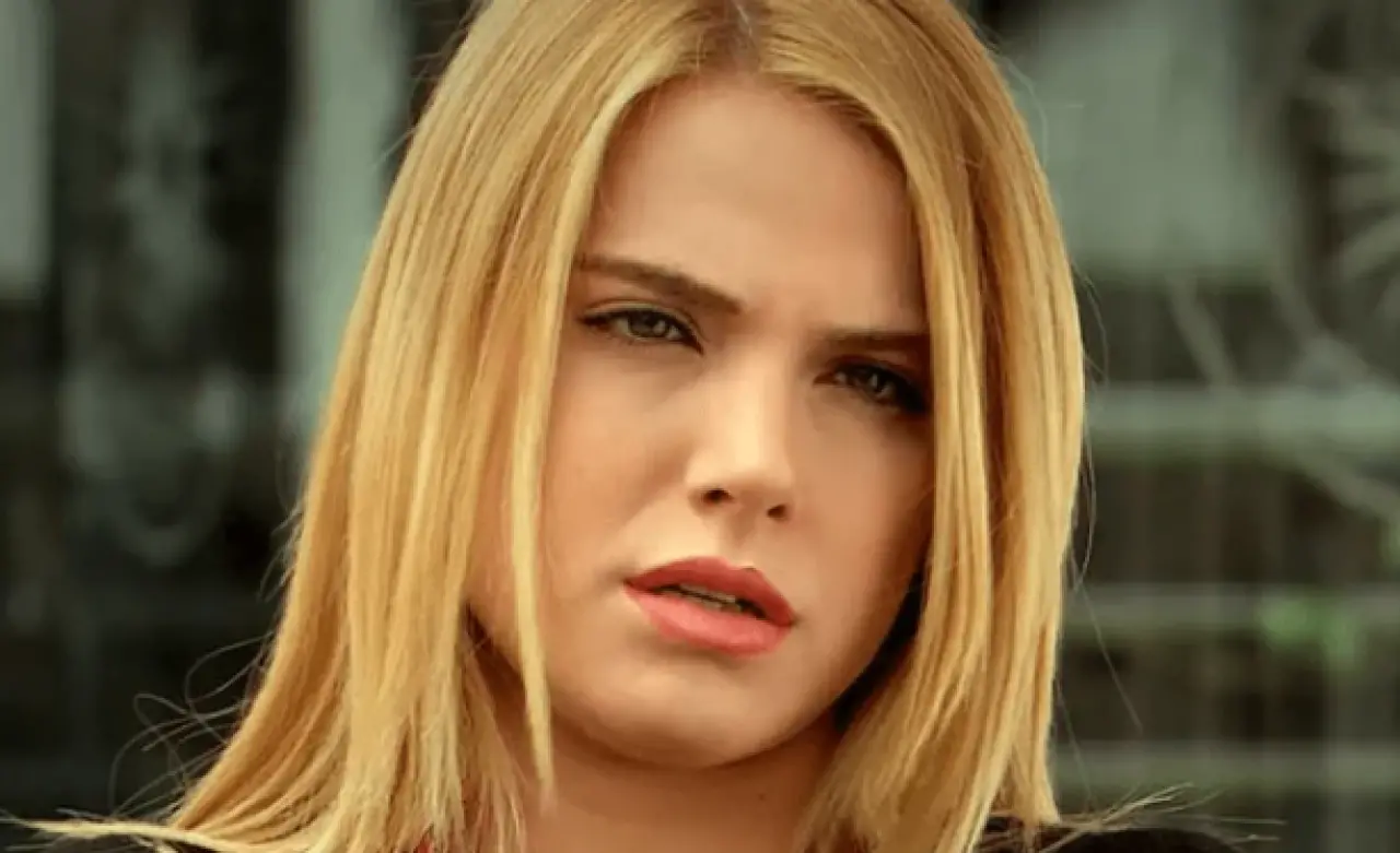Ceyda Ateş, Adını Feriha Koydum dizisinde sarı saçla özdeşleşen ‘Hande’