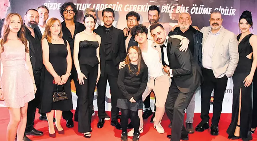 ‘D.O.Z.’ filminin galası İstanbul’da yapıldı. Boğaç Aksoy, Yağmur Ün ve
