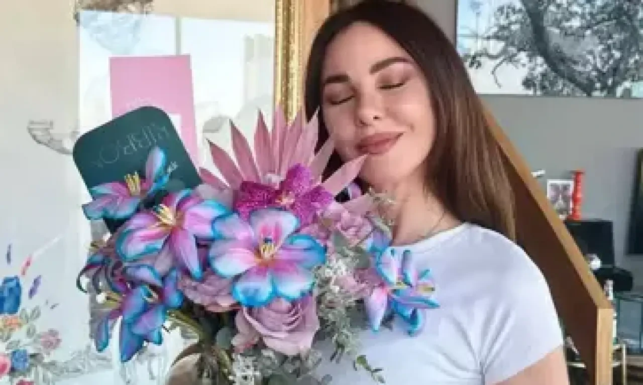Defne Samyeli’nin Anneler Günü Fotoğrafları Olay Oldu! “Kızlarından Genç” Yorumları Yağdı