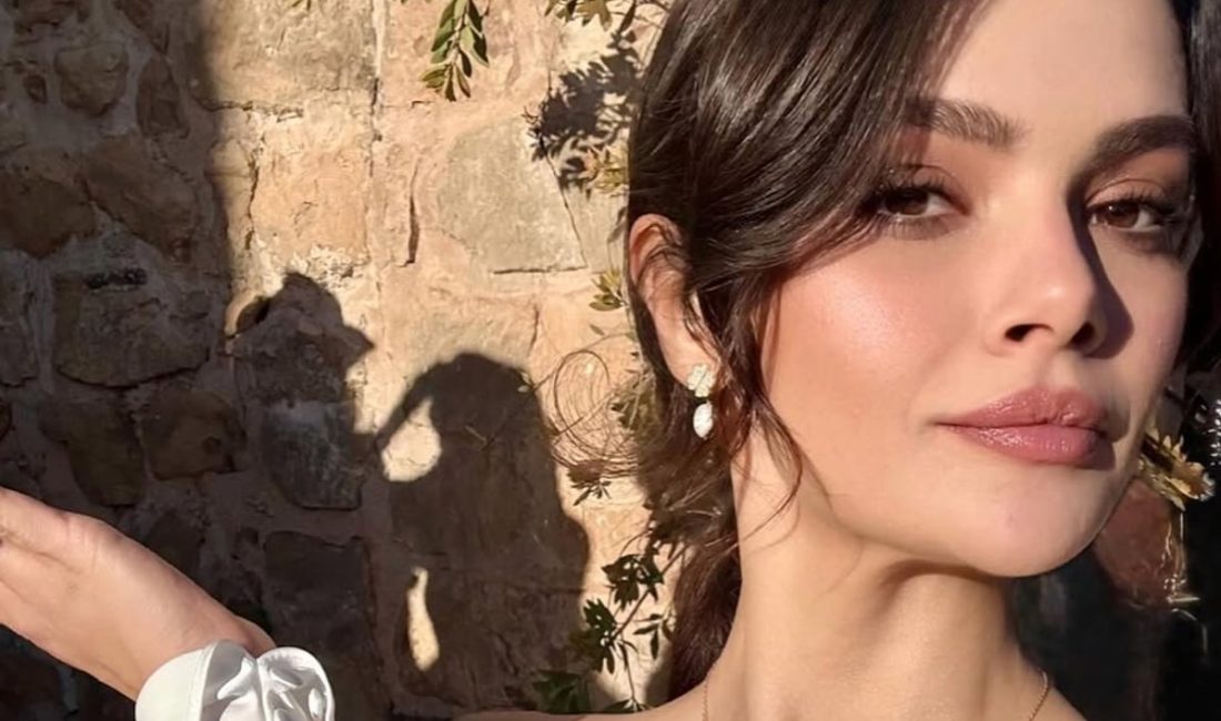 Demet Akalın, Cannes kırmızı halısındaki kombiniyle gündem olan Sinem Ünsal’ı
