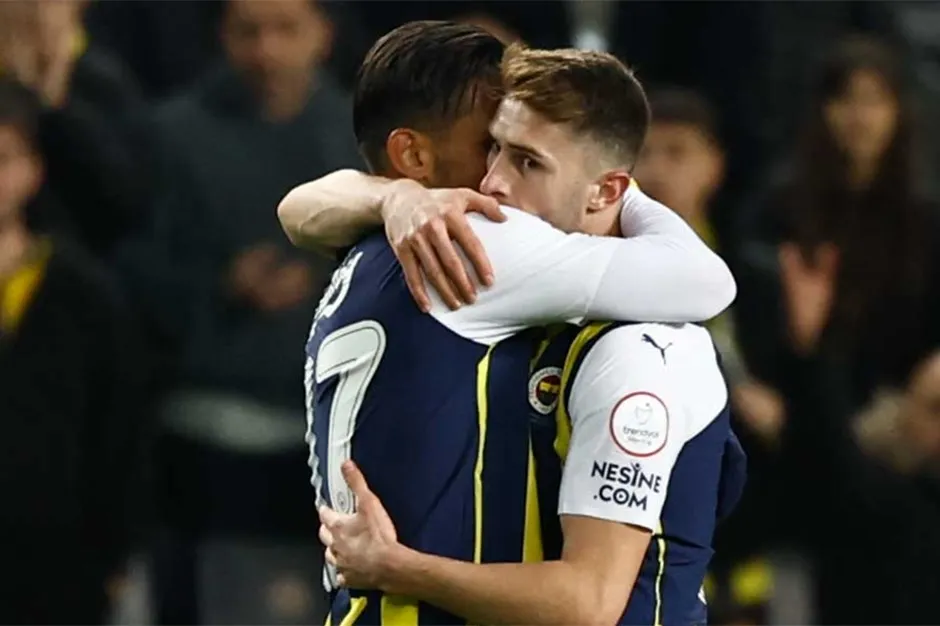 Yeni sezon hazırlıklarına şimdiden başlayan Fenerbahçe’de sıcak gelişmeler yaşanıyor. Sarı