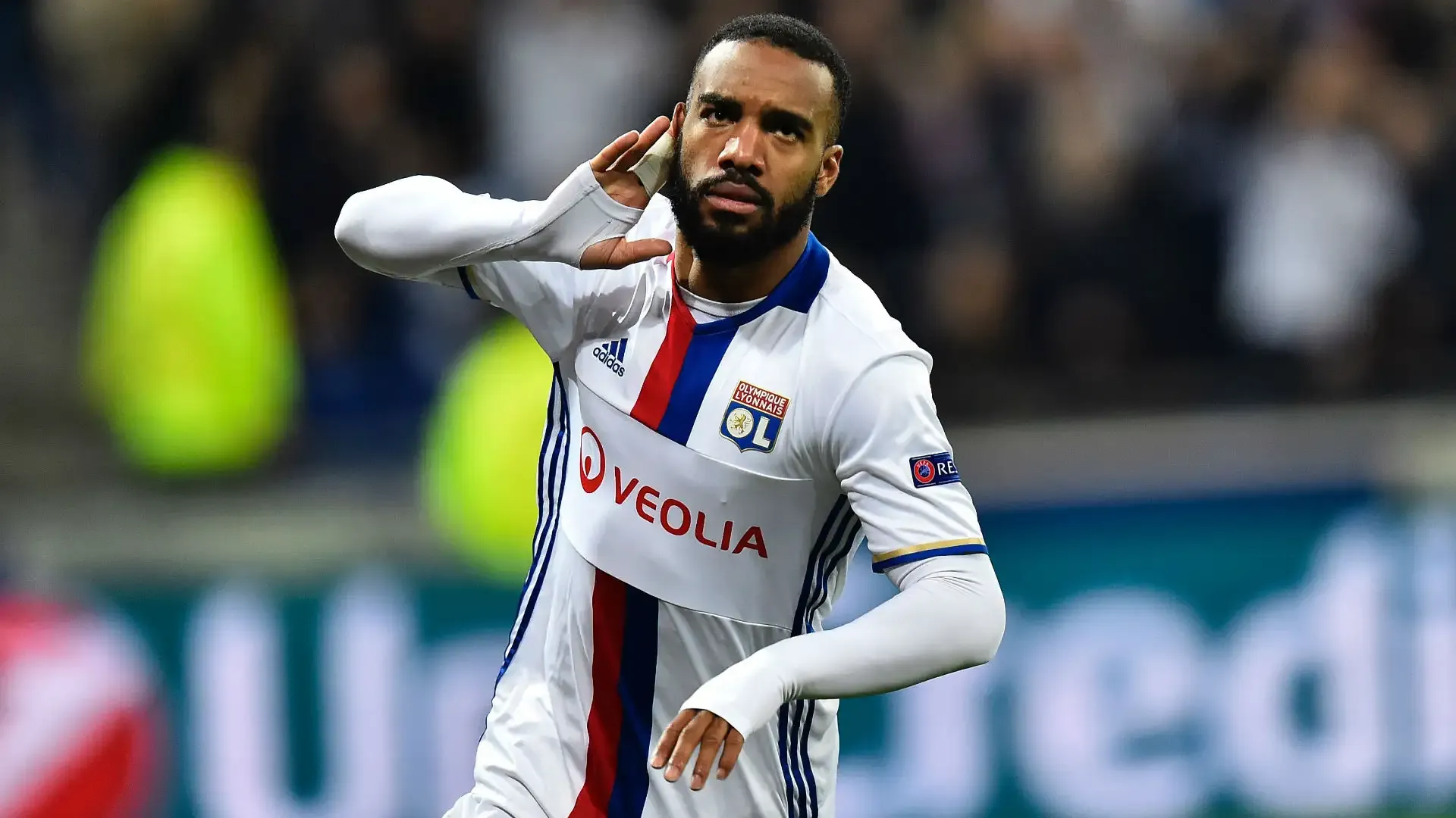 Yeni sezon öncesi kadrosunu güçlendirmek isteyen Beşiktaş’ta flaş bir transfer