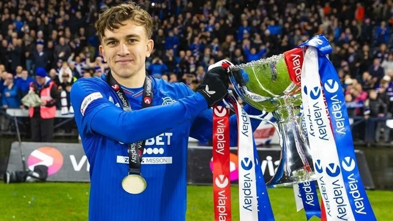 İskoçya Premier Lig ekiplerinden Rangers forması giyen Rıdvan Yılmaz, yaz