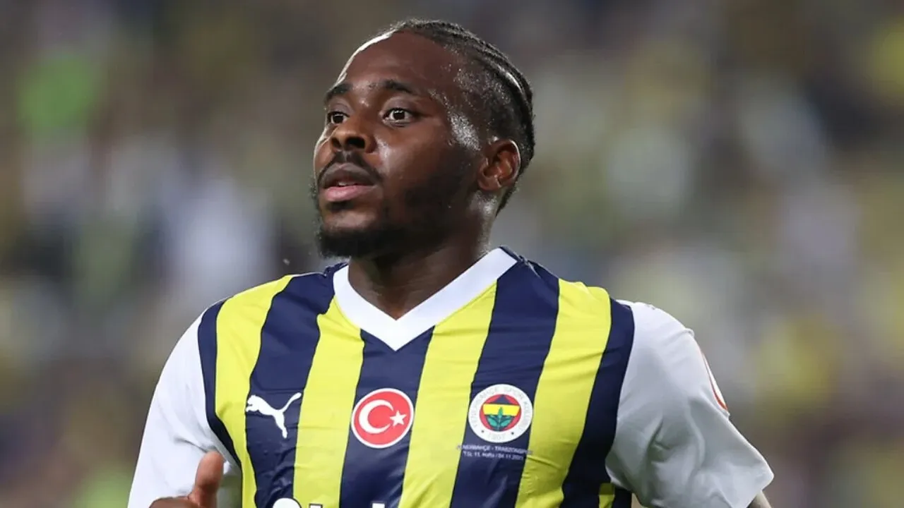 Fenerbahçe’de sezon sonunda sözleşmesi sona erecek olan Nijeryalı futbolcu Bright