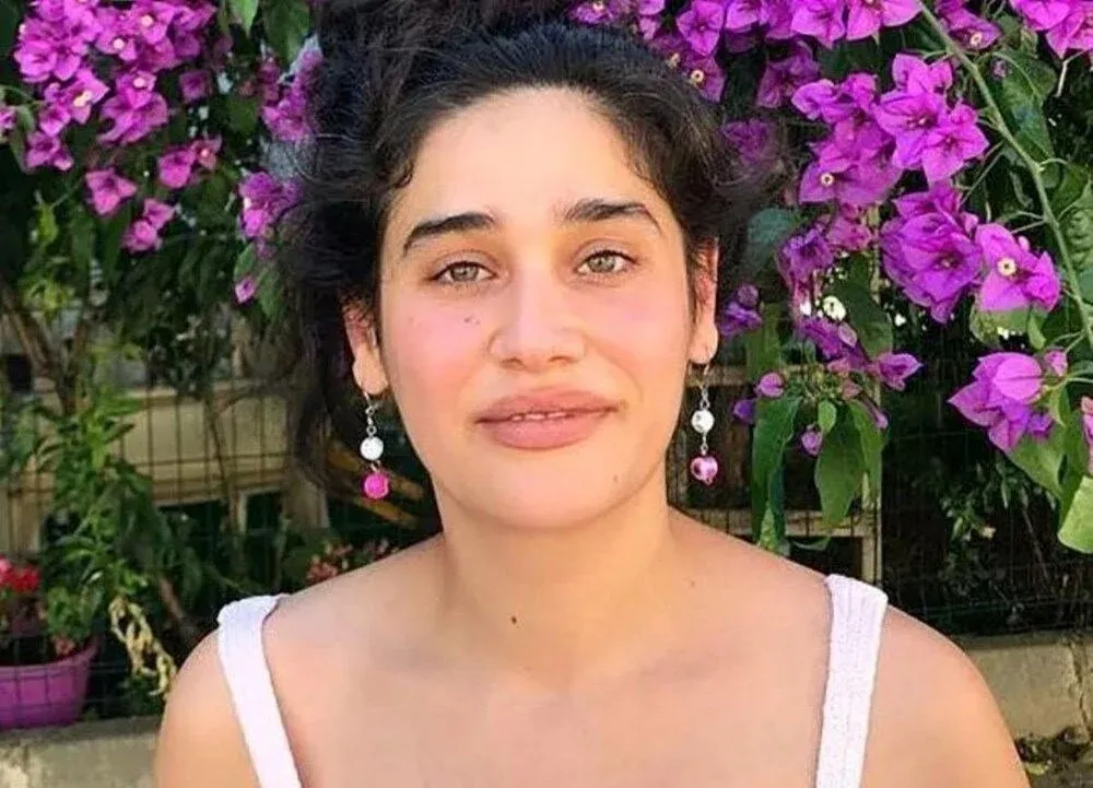 ‘Hayat Devam Ediyor’ dizisiyle tanınan oyuncu Meltem Miraloğlu, yeniden evlenmeye
