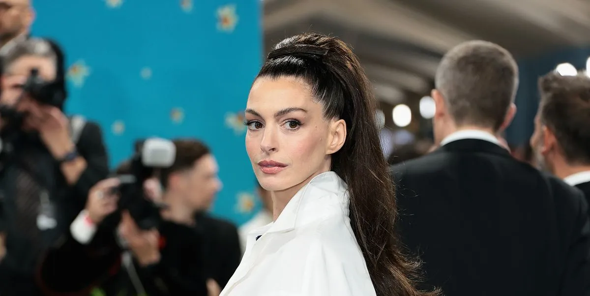 1999–2000 yıllarında yayınlanan “Get Real” adlı televizyon dizisiyle kariyerine adım