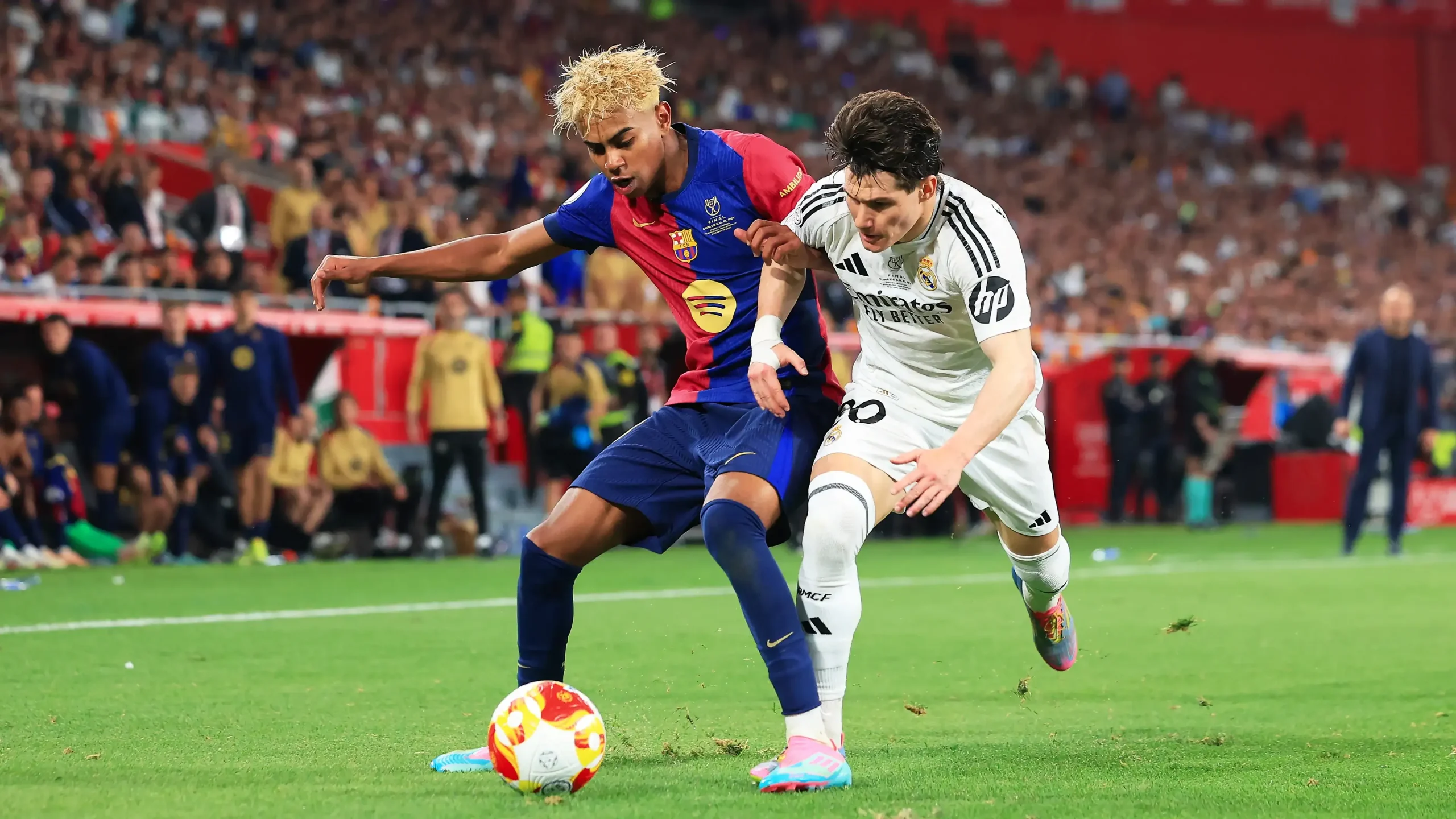 İspanya La Liga'nın 35. haftasında Barcelona, Real Madrid'i 4-3 yenerek