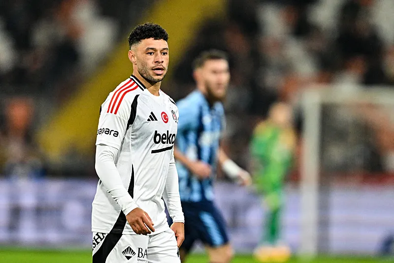 Beşiktaş, Adana Demirspor ile oynanan maçta sakatlanan Alex Chamberlain'in sağ
