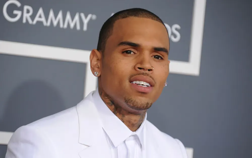 Grammy ödüllü şarkıcı Chris Brown, 2023'te Londra'daki Tape gece kulübünde