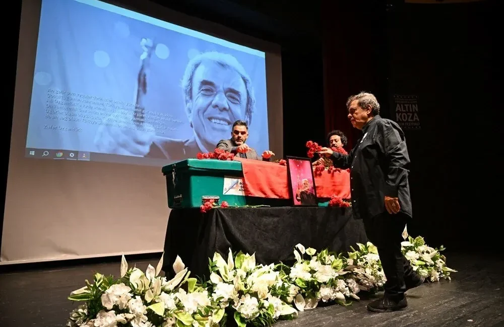 Türk sinemasının usta yönetmeni, yapımcısı ve senaristi Ali Özgentürk, 80