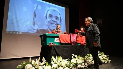 Türk sinemasının usta yönetmeni, yapımcısı ve senaristi Ali Özgentürk, 80