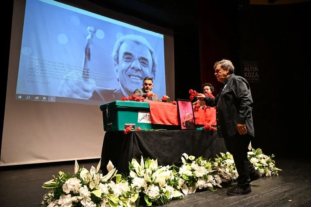 Türk sinemasının usta yönetmeni, yapımcısı ve senaristi Ali Özgentürk, 80