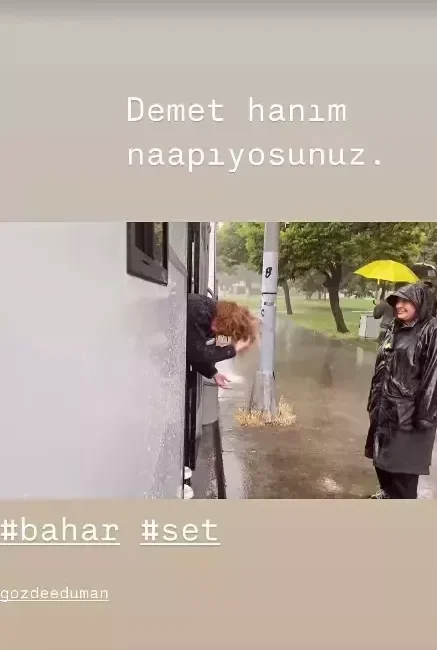 Bahar dizisinin başrol oyuncusu Demet Evgar, İstanbul’daki yağmurlu havayı fırsata