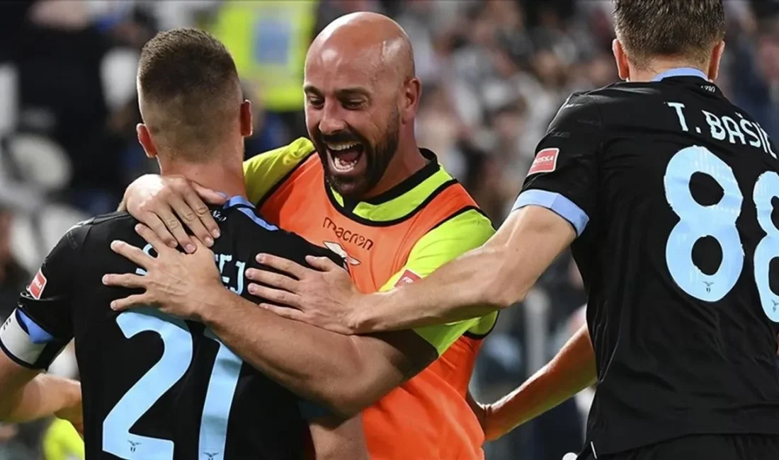 İspanyol kaleci Pepe Reina, 25 yıllık profesyonel futbolculuk kariyerine son