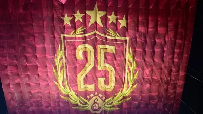  Etkinliğe, ünlü sanatçılar ve eski futbolcuların yanı sıra sezon