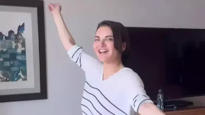 Ünlü şarkıcı Göksel, sosyal medyada yayılan estetik yaptırdığı iddialarına sert