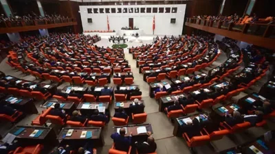 AK Parti, çalışma hayatını etkileyecek geniş kapsamlı bir torba yasa