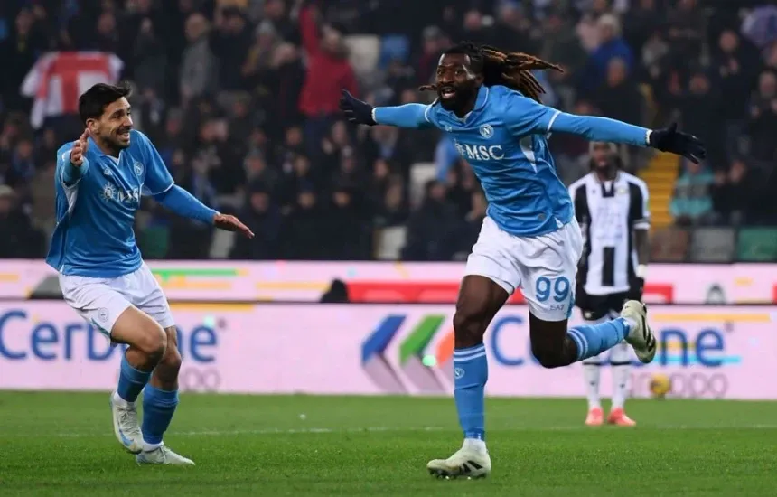 Fenerbahçe, Napoli forması giyen yıldız orta saha oyuncusu Zambo Anguissa