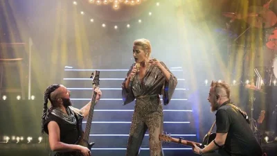 Sıla, İstanbul Harbiye Açıkhava Tiyatrosu’nun sezon açılışını önceki akşam gerçekleştirdi.